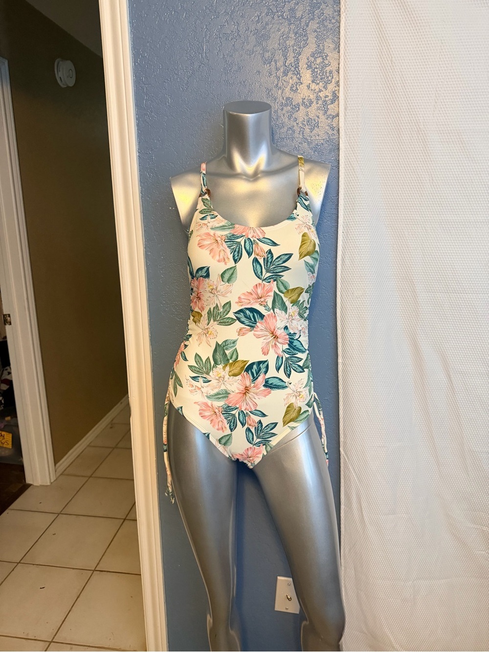 Palisades Beach Club Floral One-Piece Swim Suit in Cream and Pink floral size S